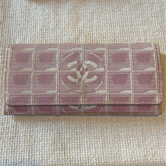 CHANEL Travel Line Vintage Pink Long Wallet - Picture 1 of 15